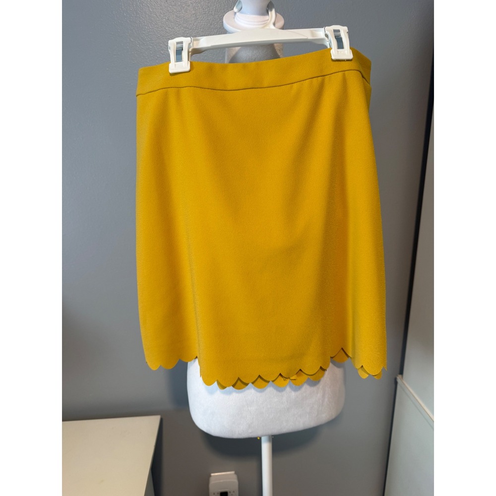 Banana Republic Mustard Yellow Scalloped Hem Mini Skirt Size 4 Textured Crepe